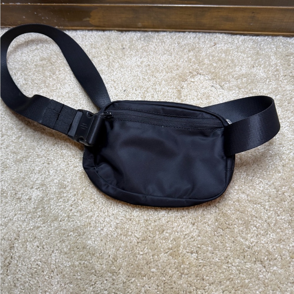 lululemon Black Belt Bag - Picture 2 of 6